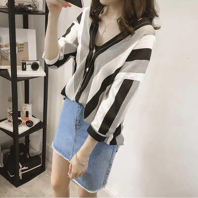 Κομψή καλοκαίρι μοτίβο μακρύ λεπτό πουκάμισο με μεγάλες ρίγες