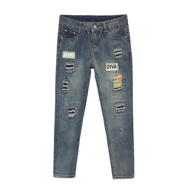 Casual γυναικεία τζιν  με σκισμένα στοιχεία 