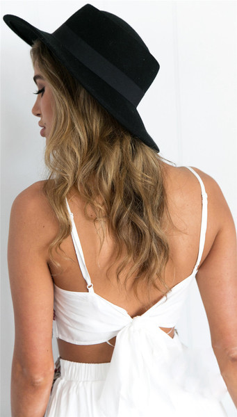 Πολύ απαλή καθημερινή κυρίες κοστούμι με όμορφα κεντήματα