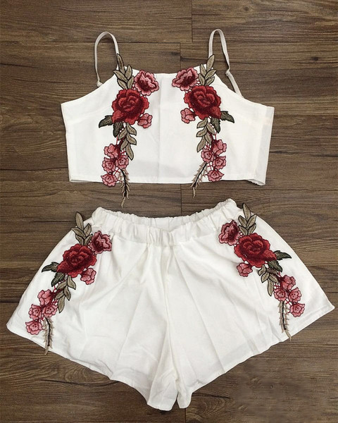 Πολύ απαλή καθημερινή κυρίες κοστούμι με όμορφα κεντήματα