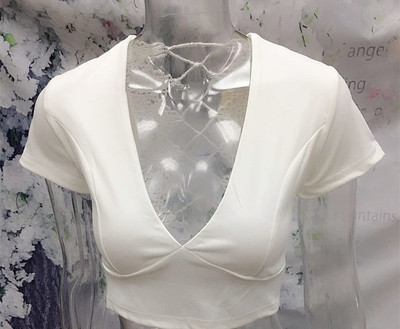 Πολύ απαλή μπλούζα κυρία με κοντά μανίκια και δια-συνδέσεις πίσω