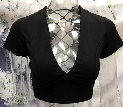 Πολύ απαλή μπλούζα κυρία με κοντά μανίκια και δια-συνδέσεις πίσω