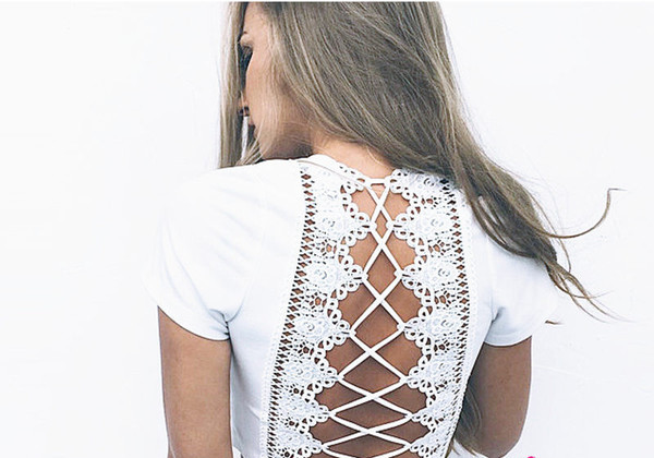 Πολύ απαλή μπλούζα κυρία με κοντά μανίκια και δια-συνδέσεις πίσω