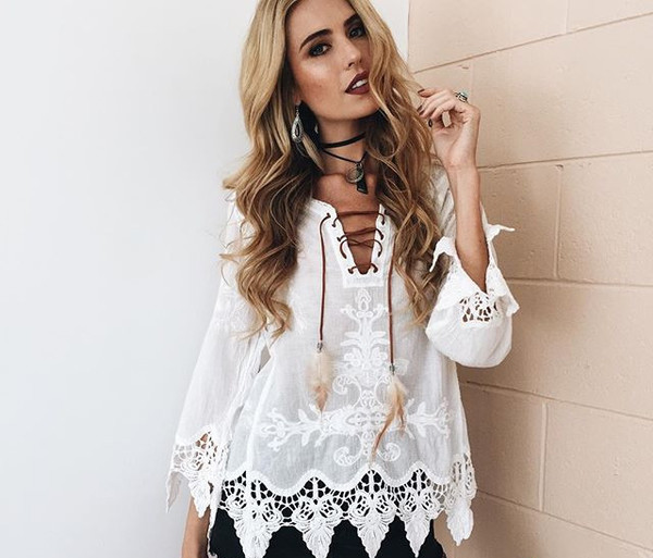 Πολλές όμορφες κυρίες μπλούζα με κεντημένα μοτίβα και συνδέσεις