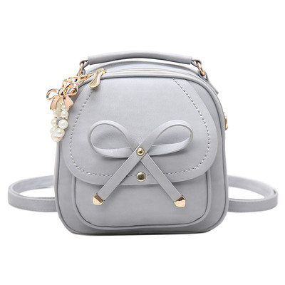 Γυναικείο ακίδιο ιμάντα ώμου πάνω από τον ώμο της σε τρία χρώματα