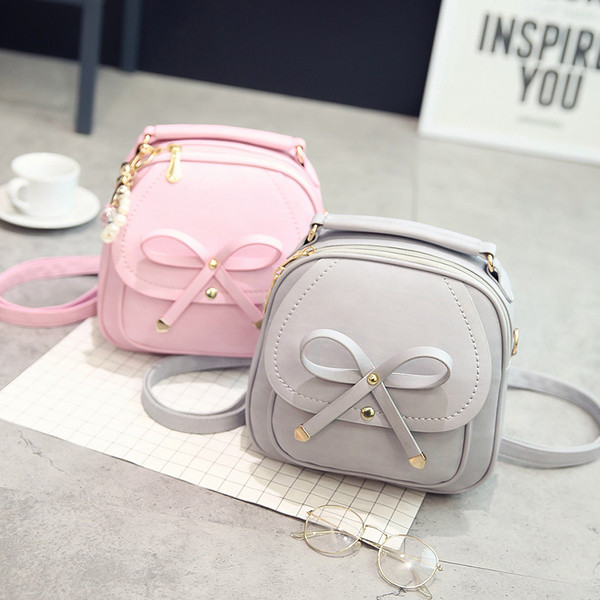  Γυναικείο ακίδιο ιμάντα ώμου πάνω από τον ώμο της σε τρία χρώματα