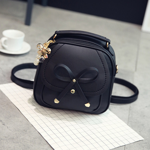  Γυναικείο ακίδιο ιμάντα ώμου πάνω από τον ώμο της σε τρία χρώματα