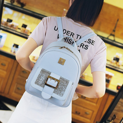 Καθημερινά δερμάτινα σακίδια σε τρία διαφορετικά χρώματα