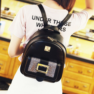 Καθημερινά δερμάτινα σακίδια σε τρία διαφορετικά χρώματα