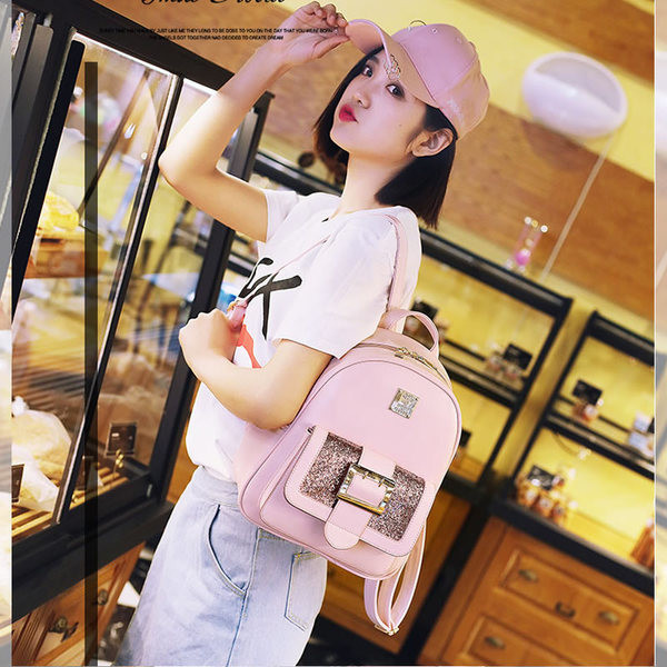 Καθημερινά δερμάτινα σακίδια σε τρία διαφορετικά χρώματα