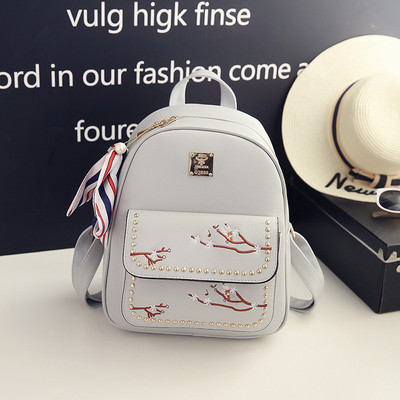 Стилна дамска раница с много красива бродерия