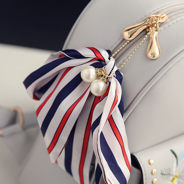 Πολύ μοντέρνο και κομψό γυναικείο σακίδιο με κεντήματα  άνθη