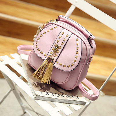 Hit σακίδιο με μακριά λαβή πάνω από τον ώμο της σε τρία διαφορετικά χρώματα