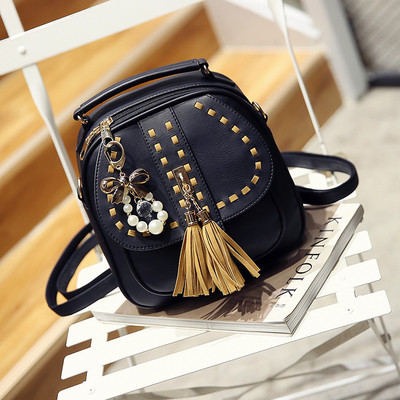 Hit σακίδιο με μακριά λαβή πάνω από τον ώμο της σε τρία διαφορετικά χρώματα