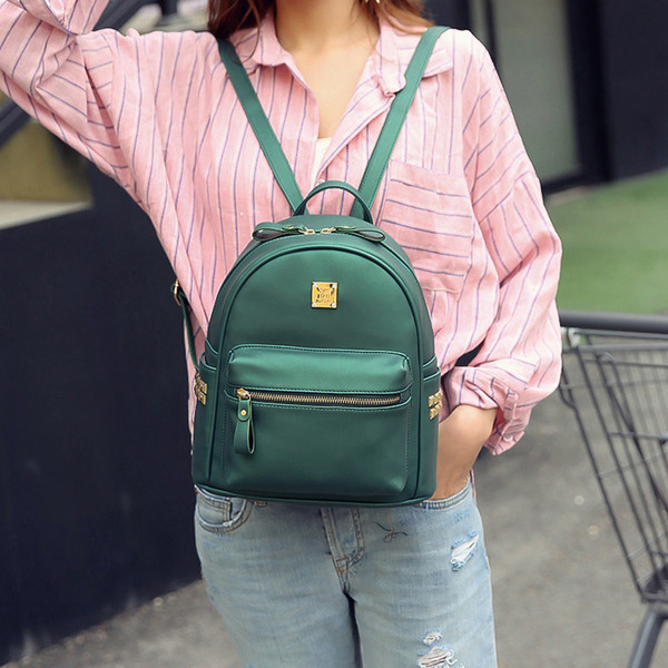 Μοντέρνο σακίδιο με μεγάλους ιμάντες ώμου σε τέσσερα διαφορετικά χρώματα