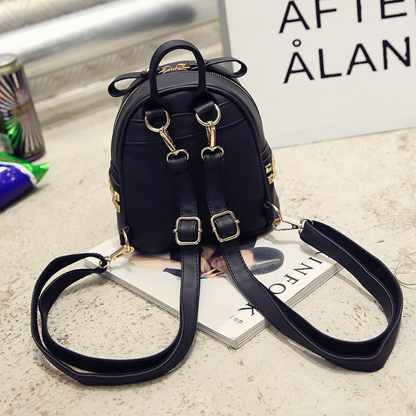 Γυναικείο δερμάτινο σακίδιο σε διάφορα χρώματα