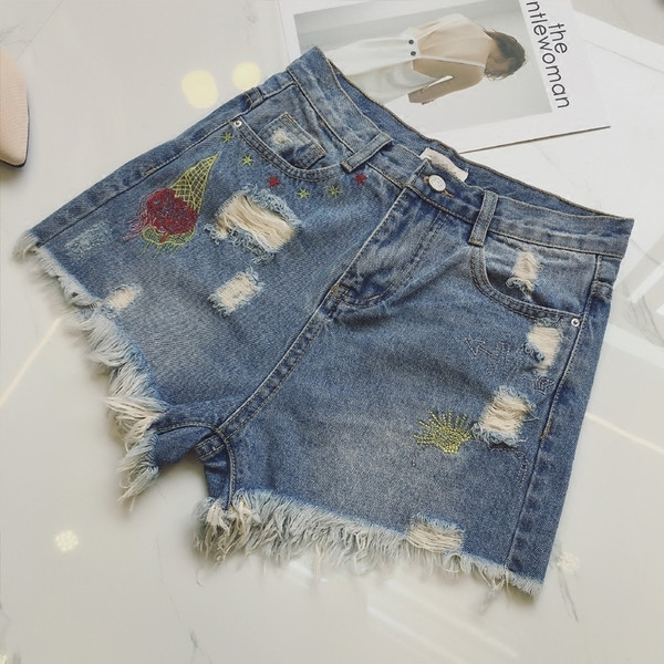 Σύγχρονη κυρίες σύντομο παντελόνι τζιν με κροσσών στα πόδια