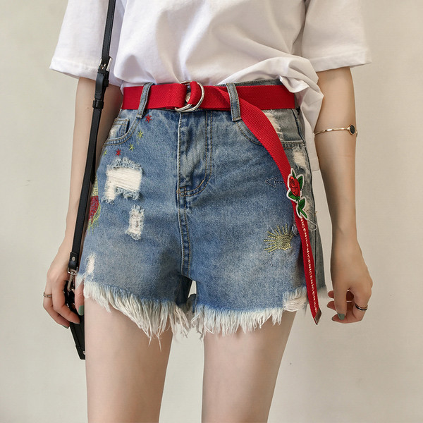 Σύγχρονη κυρίες σύντομο παντελόνι τζιν με κροσσών στα πόδια