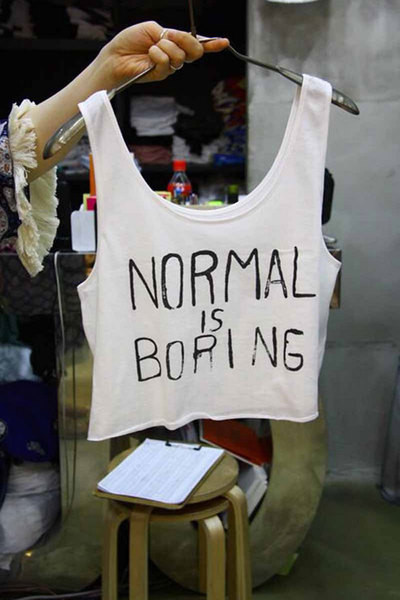 Οι γυναίκες Κορυφαία σε ρετρό στυλ με την επιγραφή