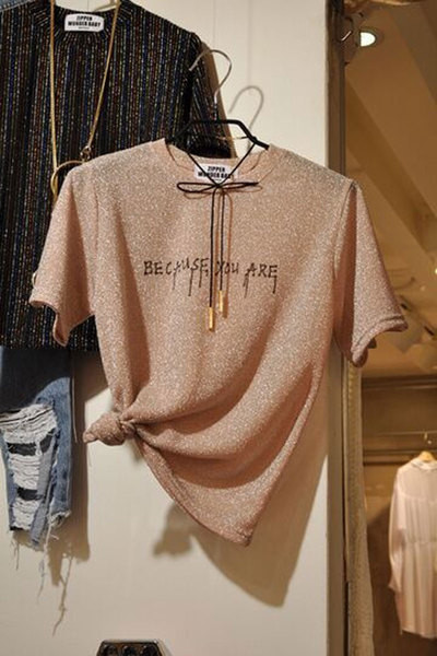 Velvet κυρίες μπλούζα με μακριά μανίκια και τους δεσμούς γύρω από το λαιμό