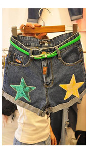 Κυρίες σύντομη παντελόνι τζιν με αστέρια απλικέ