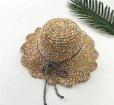 αναδιπλούμενο ψάθινο καπέλο στην παραλία των γυναικών σε διάφορα χρώματα