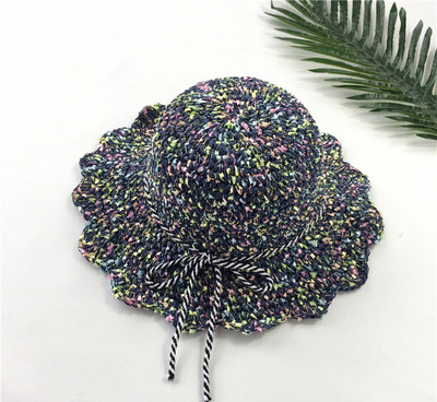 αναδιπλούμενο ψάθινο καπέλο στην παραλία των γυναικών σε διάφορα χρώματα