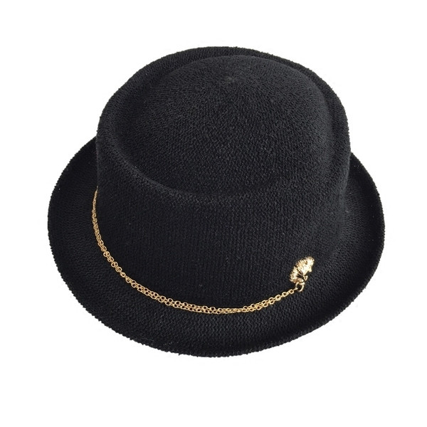 Οι γυναίκες Bowler σε πέντε διαφορετικά χρώματα με χρυσά λουρί