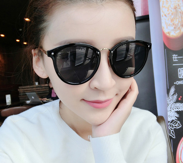 Εξαιρετική γυαλιά - ρετρό στυλ με χρωματιστά γυαλιά