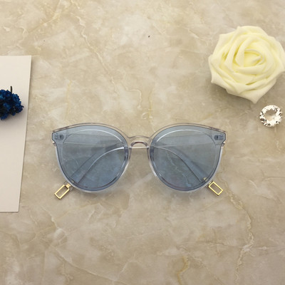 Μεγάλη κυρίες μοντέρνα γυαλιά ηλίου σε πολλά χρώματα