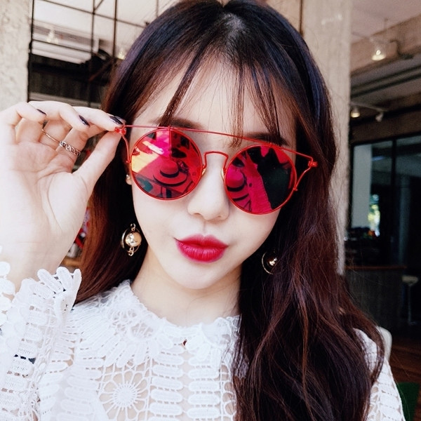 γυαλιά ηλίου πολλές σύγχρονες γυναίκες με UV-προστατευτικό γυαλί