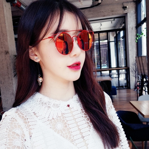 γυαλιά ηλίου πολλές σύγχρονες γυναίκες με UV-προστατευτικό γυαλί