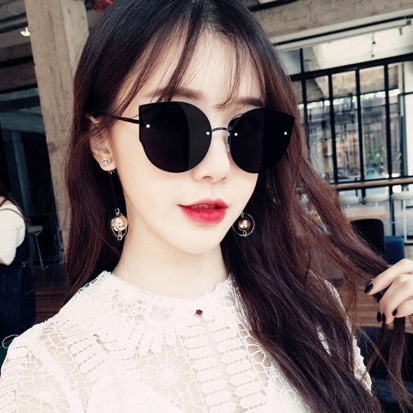 Πολύ κομψά γυαλιά σε τρία διαφορετικά χρώματα από γυαλί