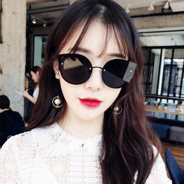 Πολύ κομψά γυαλιά σε τρία διαφορετικά χρώματα από γυαλί