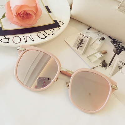 Κομψό κυρίες γυαλιά ηλίου - διαφορετικά μοντέλα