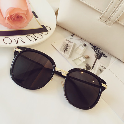 Κομψό κυρίες γυαλιά ηλίου - διαφορετικά μοντέλα