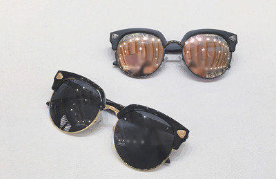 Πολλά σύγχρονα unisex γυαλιά ηλίου με UV-προστατευτικό γυαλί