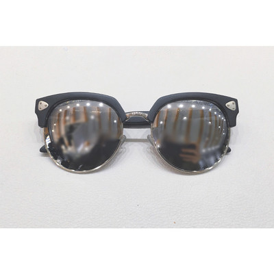 Πολλά σύγχρονα unisex γυαλιά ηλίου με UV-προστατευτικό γυαλί