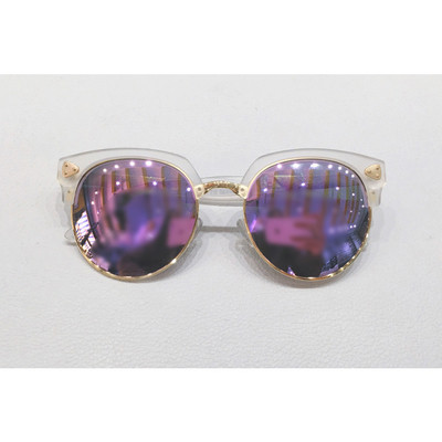 Πολλά σύγχρονα unisex γυαλιά ηλίου με UV-προστατευτικό γυαλί