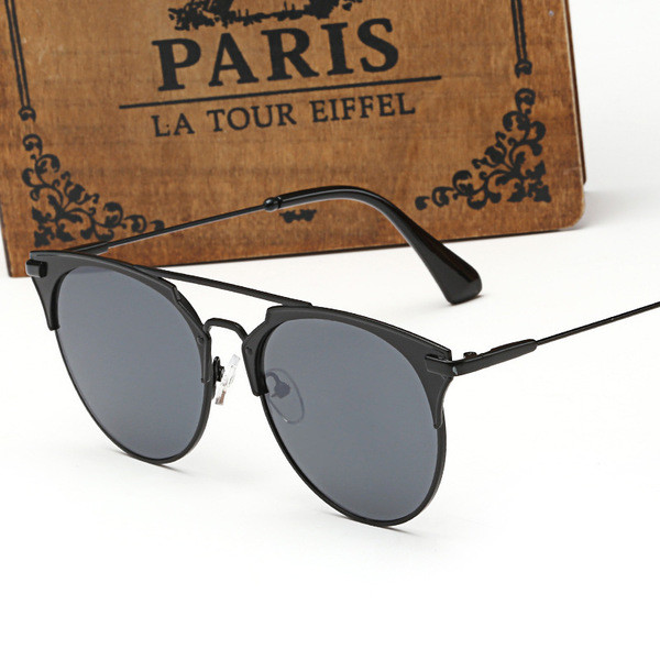 Πολύ μοντέρνο unisex γυαλιά ηλίου με προστασία UV