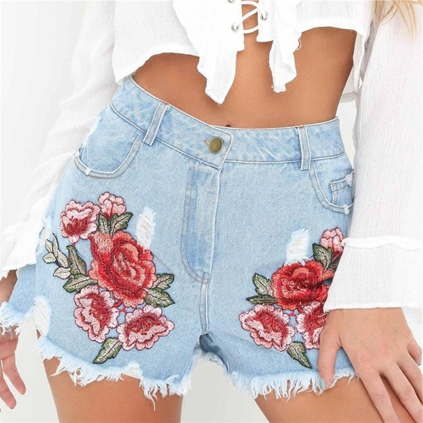 Μοναδικά Κυρίες σύντομη παντελόνι τζιν με τριαντάφυλλα απλικέ