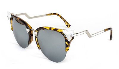 Μοντέρνα γυαλιά ηλίου για τις κυρίες με χρωματιστό γυαλί και σπασμένα κουφώματα