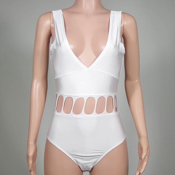 Γενικευμένη κυρίες μαγιό με τα σκισμένα κίνητρα κοιλιά