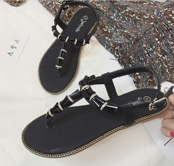 Летни дамски сандали в два стилни цвята