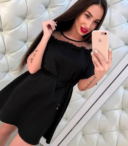 Σύγχρονες γυναίκες σατέν φόρεμα βράδυ