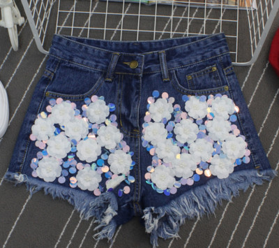 Φρέσκα σύντομο παντελόνι τζιν με ζώνη