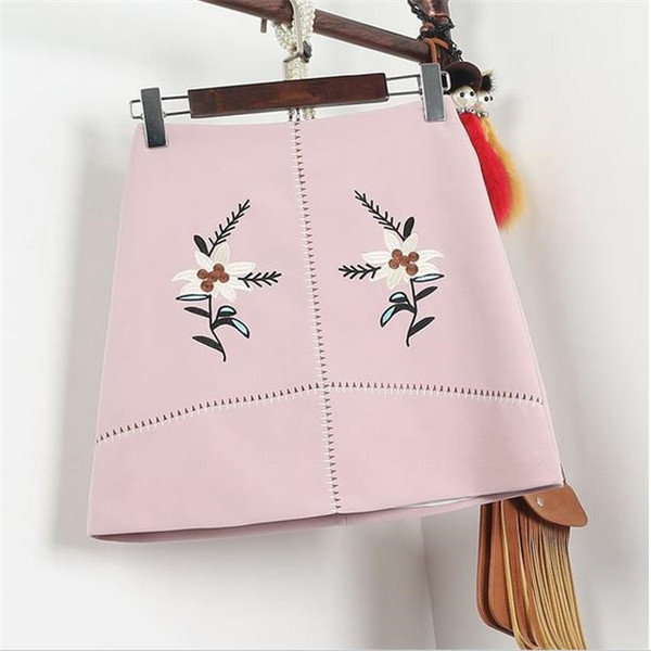 Ενδιαφέρουσες κυρίες φούστα με floral μοτίβα σε διάφορα χρώματα