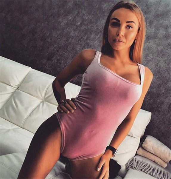 Цял бански костюм тип боди в различни цветове