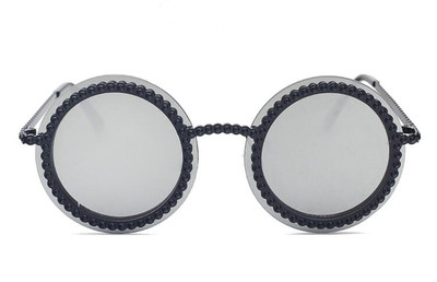 Μεγάλη κυρίες γυαλιά σε στυλ ρετρό