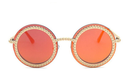 Μεγάλη κυρίες γυαλιά σε στυλ ρετρό